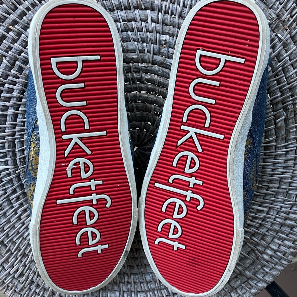 Bucket Feet Pineapple Sneakers 🍍 - Picture 2 of 5